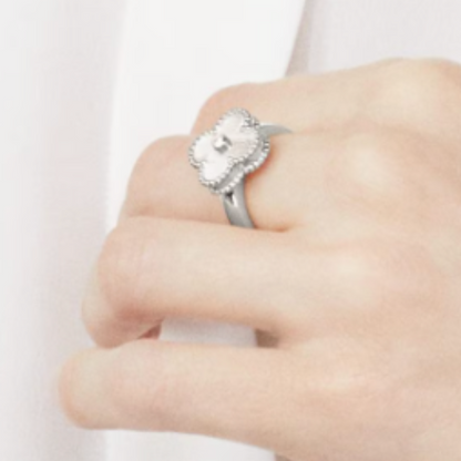 Amber Ring - White / Silver